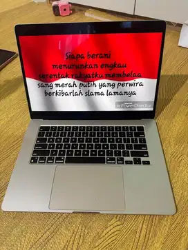 Macbook air  15 inchi M2