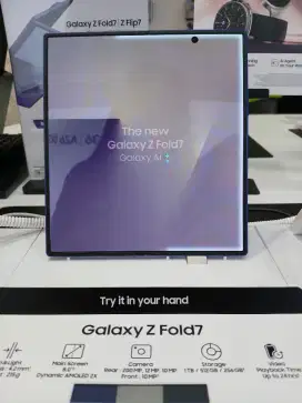 Samsung Galaxy Z Fold7 free clutch Samsonite