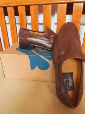 Sepatu pria coklat