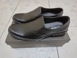 Sepatu Fantopel Hitam