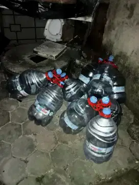 Galon Kosong Le Mineral.