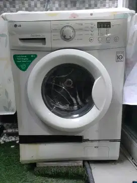 Mesin cuci LG Tabung depan