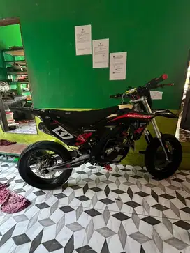Jual motor pribadi jarang pakai klx 2016 supermoto ganteng