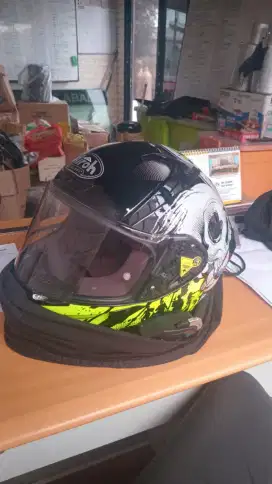 Jual helm mulus bagus