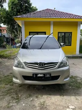 kijang innova 2.0 A/T 2011 bensin