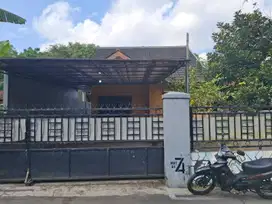 Dikontrakkan Rumah di Seputaran Jalan  Damai ( jakal km 8 )