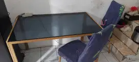 Meja makan kaca kayu