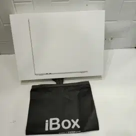 MacBook Air M3 15 inch 8/256GB BNIB Ibox