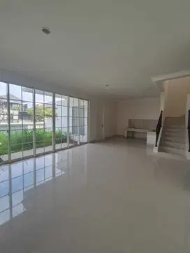 Rumah Lux Klasik View Danau di Podoromo Park Buahbatu Bandung