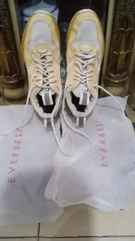 sneakers pria everbest