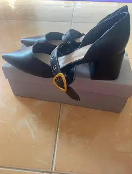 Sepatu charles n keith