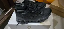 On cloud sepatu