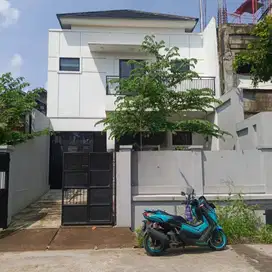 Rumah Dalam Komplek Lokasi Terbaik Akses Pintu Tol Di Cinere