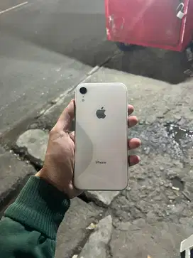 iPhone XR 64 GB iBox