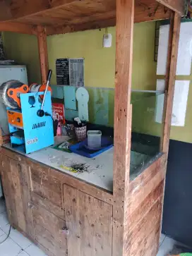 booth kayu pinus belanda