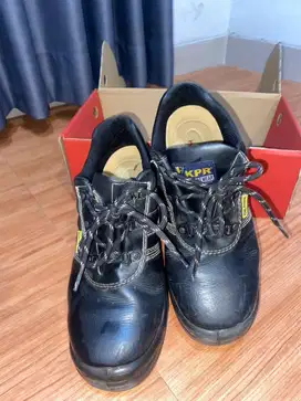 Sepatu Safety KPR Bekas