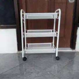 Ram troli besi dengan roda