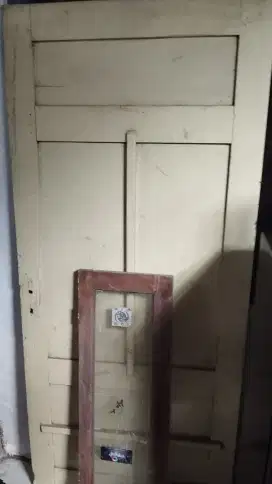 pintu kamar lawas