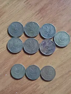 Uang koin 500 gambar garuda dan bunga pala