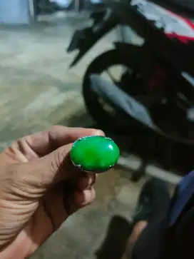 Batu giok perak
