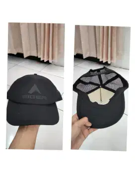 Topi Eiger Hitam