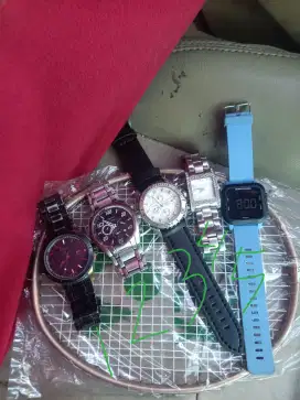 Di jual semua macam jam tangan ori dan asli no minus wa dan hp