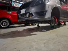 Dicari mekanik mobil atau helper mekanik mobil