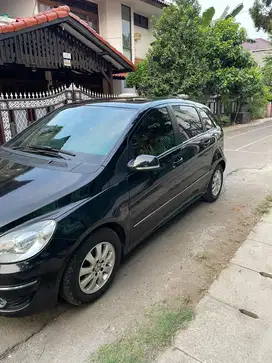Mercedes-Benz B180 2010 Bensin