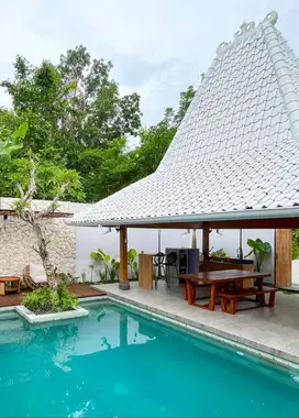 Villa Limasan Tropis dengan Kolam Renang di Sedayu