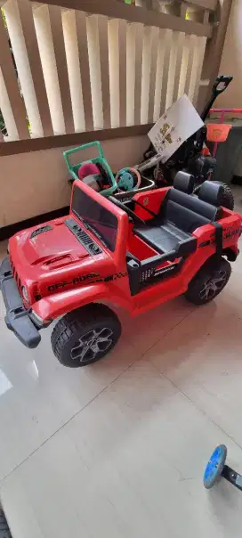 Mobil remot aki 2 orang anak
