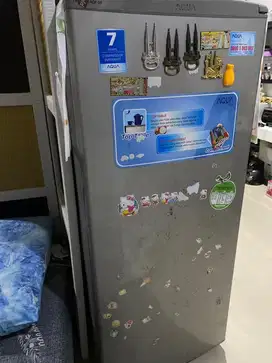 Jual Freezer Bekas - Merk Aqua (kondisi rusak)