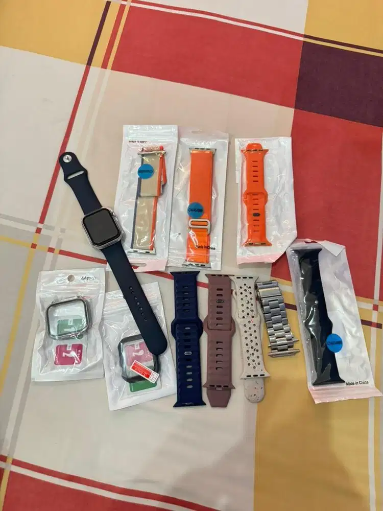 Apple Watch SE (Generasi ke-2, 44mm) 2024