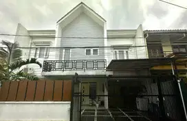 Rumah Bagus Memiliki Desain Indah Siap Menjadi Milik Anda di Turangga.