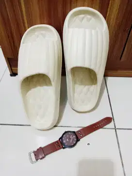sandal 43,44 + jam harga 150 pas  Cilebut