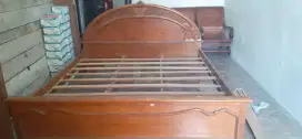 Tempat tidur jati