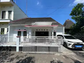 Di sewakan rumah minimalis semi furnished area Jakal km 9