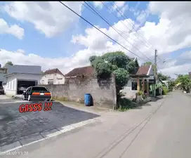 Di jual. Cepat Tanah bonus bangunan di area candi gebang utara Amikom