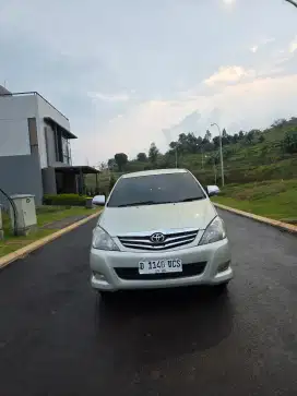 Kijjang Innova V 2.0 2010 nik 2009 Matic
