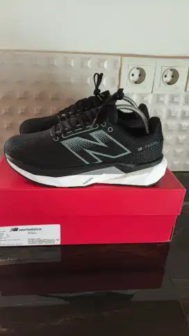 NB Fuellcell Propel V5 size 43