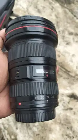 Canon 16-35 F2.8 I lensa wide