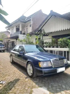 W124 300e blue on blue