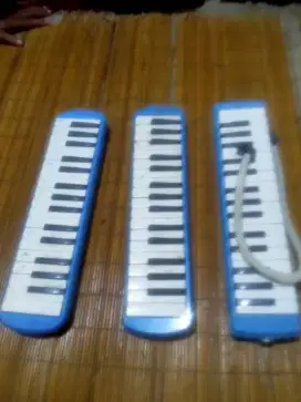 Pianika merk victoria