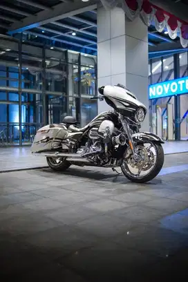 Harley davidson Streetglide CVO 2015 , very rare!! Kondisi terbaik!!