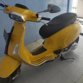 Vespa sprint 150 I get abs 2022 kuning