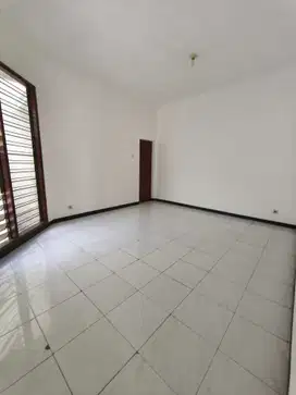 Rumah 2 lantai disewakan di Lembah Harapan