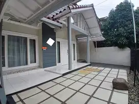 Dijual rumah dengan kolam renang di komplek bona indah lebak bulus