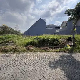 Bukit Golf Internasional dekat pos Satpam