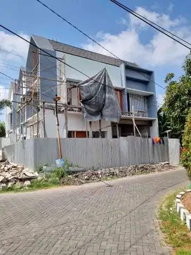 RUMAH 2 LANTAI BARU GRESS PRAPEN INDAH MINIMALIS