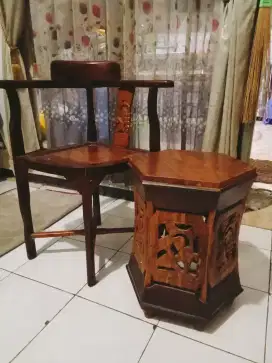 Kursi dan meja teras