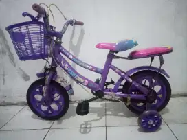 Sepeda anak ukuran 12